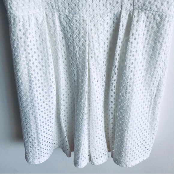 City Triangles Ivory Lace V-Neck Sleeveless Zip Lined Romper Shorts w Pleats 7 - Picture 5 of 16